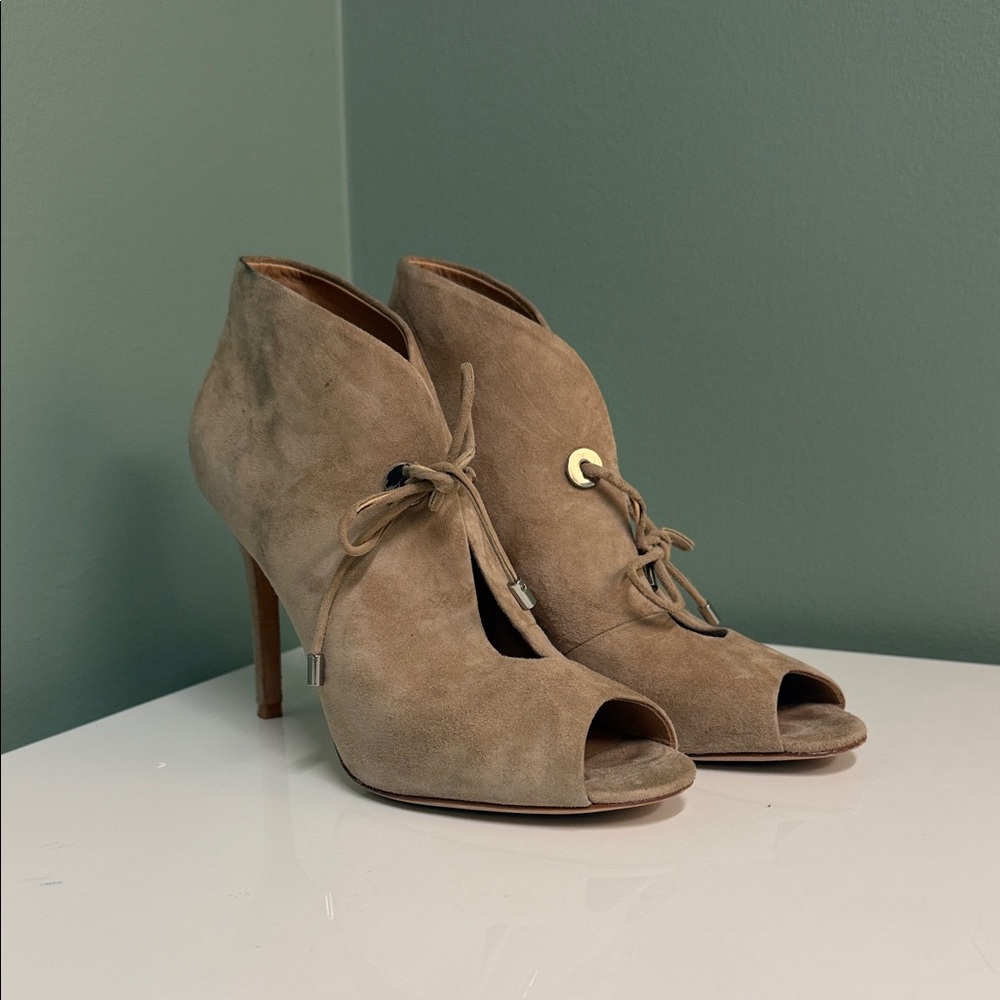 Badgley Mischka Tan Suede Peep-Toe Heels